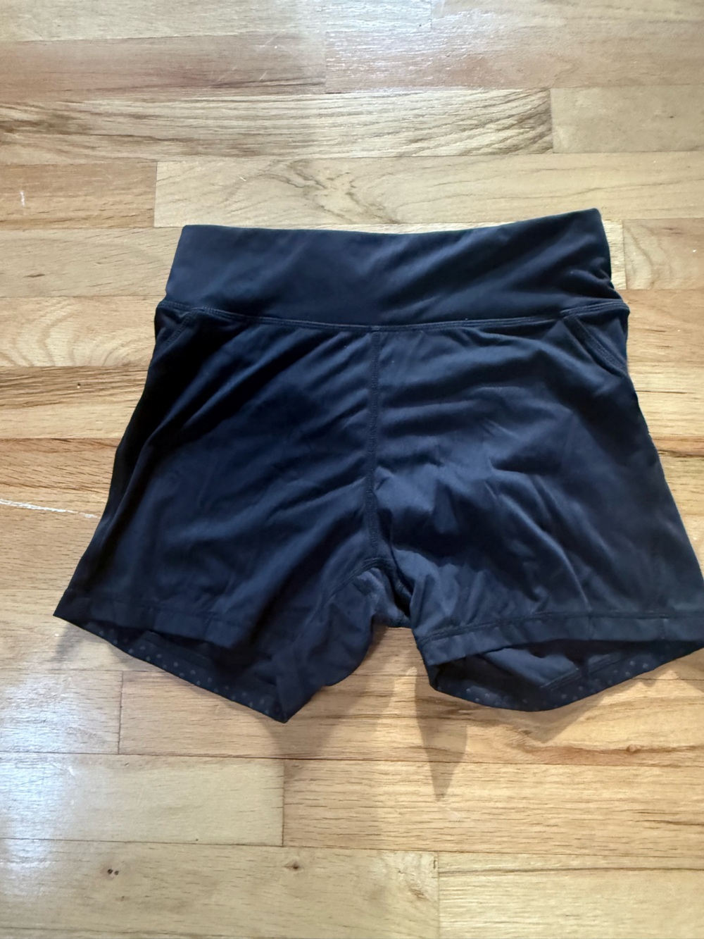 Barbell Apparel Women’s black stay-put lined shorts medium